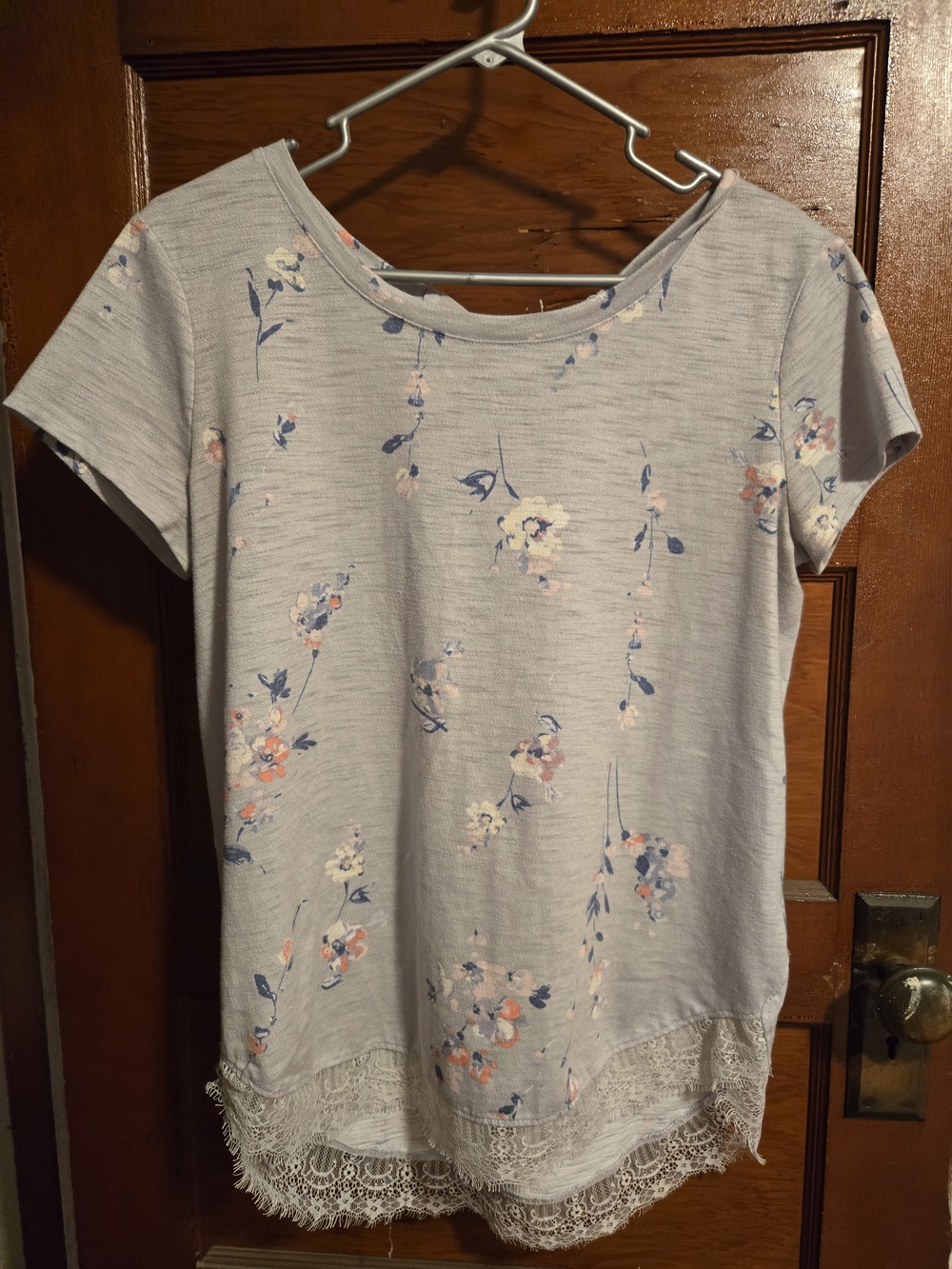 LC Lauren Conrad Light Gray Floral Lace-Hem Tee